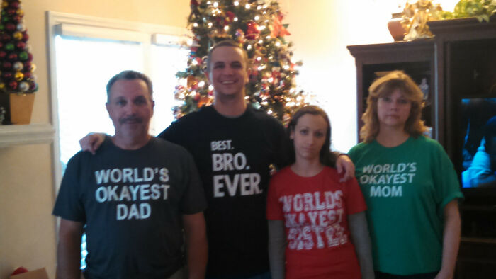 73 Times Families Took These Photos Only To End Up Being Laughed Or Cringed At Online Forever