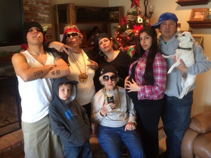 73 Times Families Took These Photos Only To End Up Being Laughed Or Cringed At Online Forever