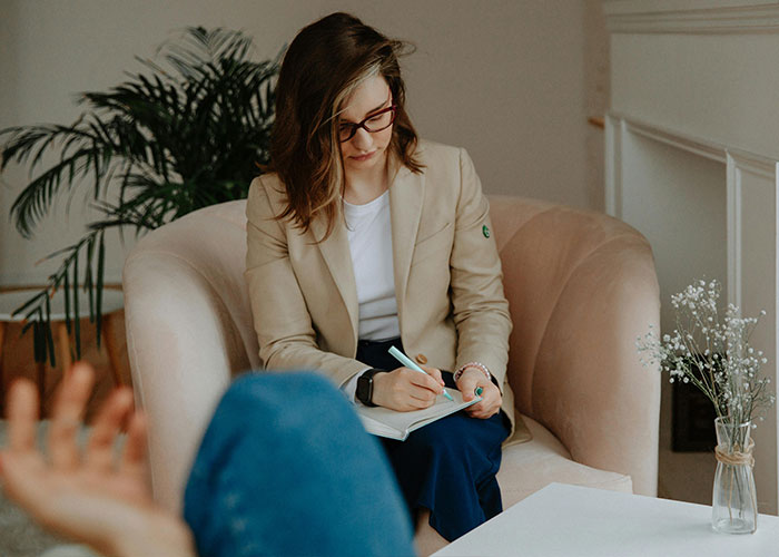 Psychologists Debunk 39 Mental Health Myths People Still Believe To Be True