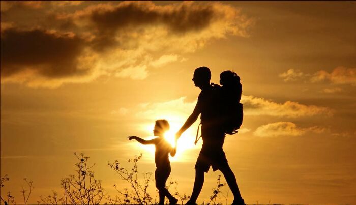 33 Beautiful Photos Of Childhood Around The World, Shared By The ‘Photocrowd’ Instagram Account