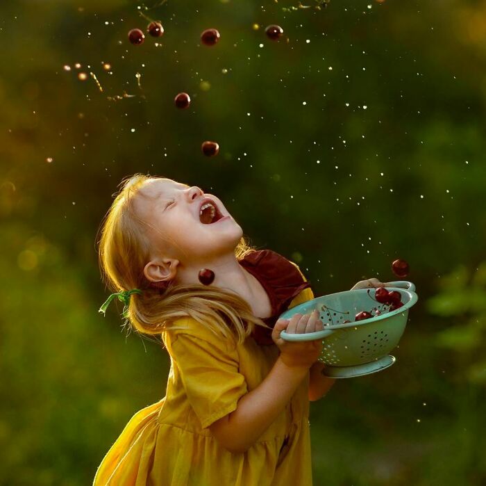 33 Beautiful Photos Of Childhood Around The World, Shared By The ‘Photocrowd’ Instagram Account