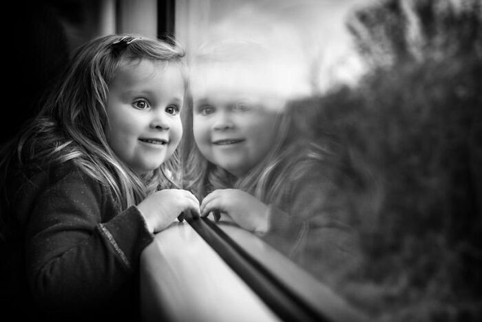 33 Beautiful Photos Of Childhood Around The World, Shared By The ‘Photocrowd’ Instagram Account