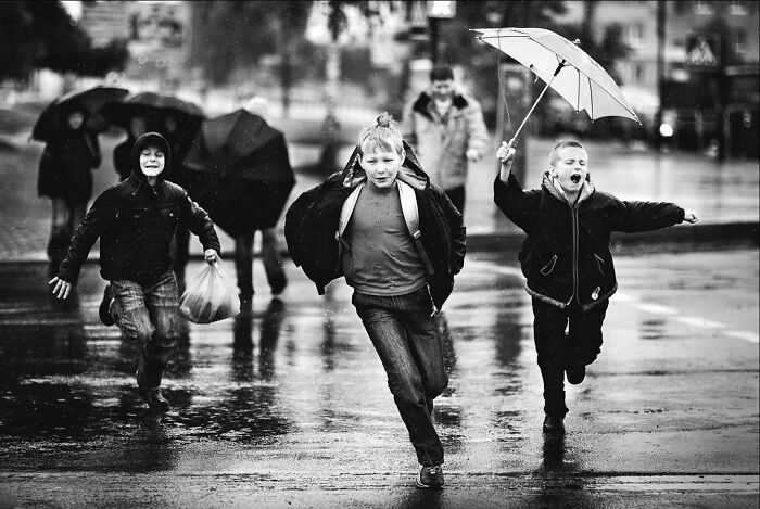 33 Beautiful Photos Of Childhood Around The World, Shared By The ‘Photocrowd’ Instagram Account