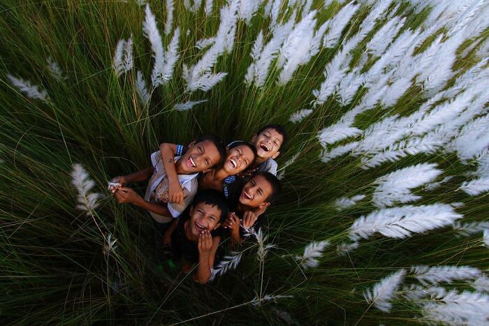 33 Beautiful Photos Of Childhood Around The World, Shared By The ‘Photocrowd’ Instagram Account