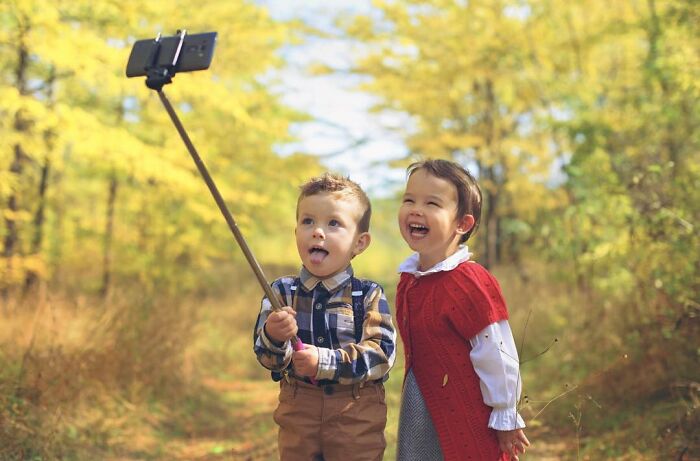 33 Beautiful Photos Of Childhood Around The World, Shared By The ‘Photocrowd’ Instagram Account