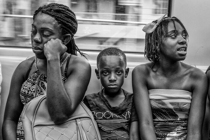 33 Beautiful Photos Of Childhood Around The World, Shared By The ‘Photocrowd’ Instagram Account