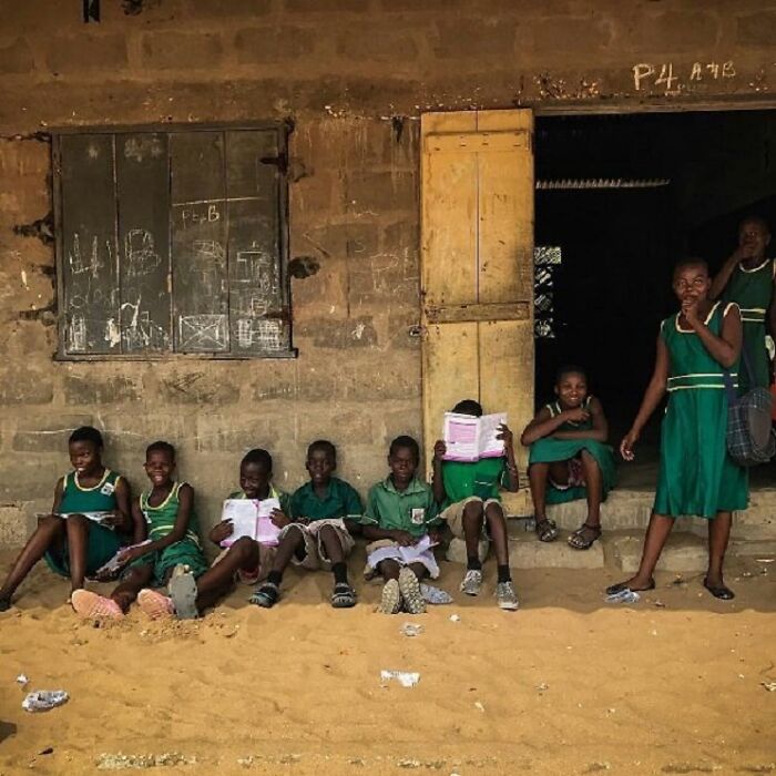 33 Beautiful Photos Of Childhood Around The World, Shared By The ‘Photocrowd’ Instagram Account