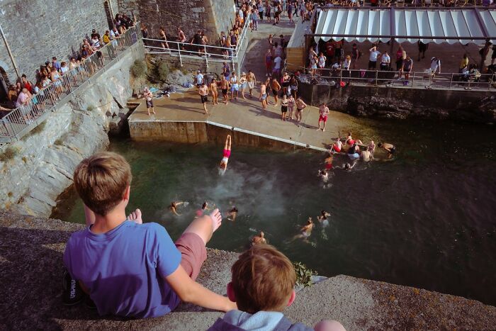 33 Beautiful Photos Of Childhood Around The World, Shared By The ‘Photocrowd’ Instagram Account
