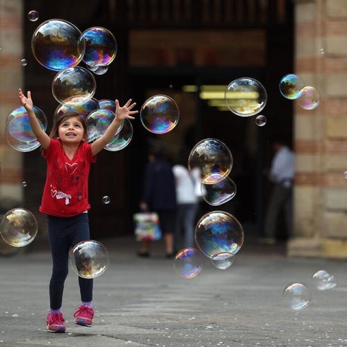 33 Beautiful Photos Of Childhood Around The World, Shared By The ‘Photocrowd’ Instagram Account
