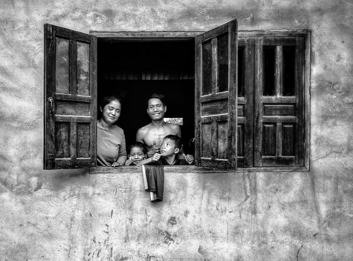 33 Beautiful Photos Of Childhood Around The World, Shared By The ‘Photocrowd’ Instagram Account