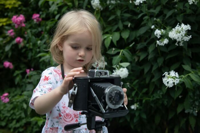 33 Beautiful Photos Of Childhood Around The World, Shared By The ‘Photocrowd’ Instagram Account