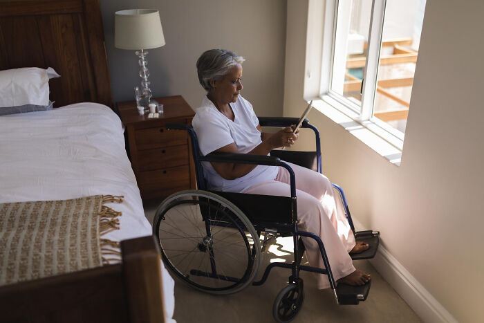“She Stopped Being Racist”: 30 Unexpectedly Funny Stories From Loved Ones Of People With Dementia