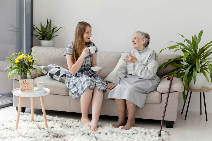 “She Stopped Being Racist”: 30 Unexpectedly Funny Stories From Loved Ones Of People With Dementia