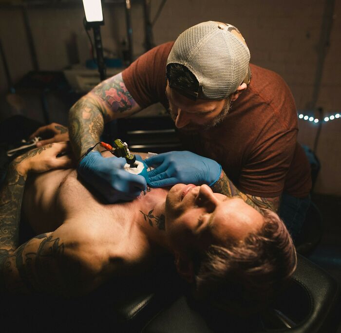 39 Times Tattoo Artists Messed Up, And All They Could Say Was “Oh No” 39 Times Tattoo Artists Messed Up, And All They Could Say Was “Oh No”