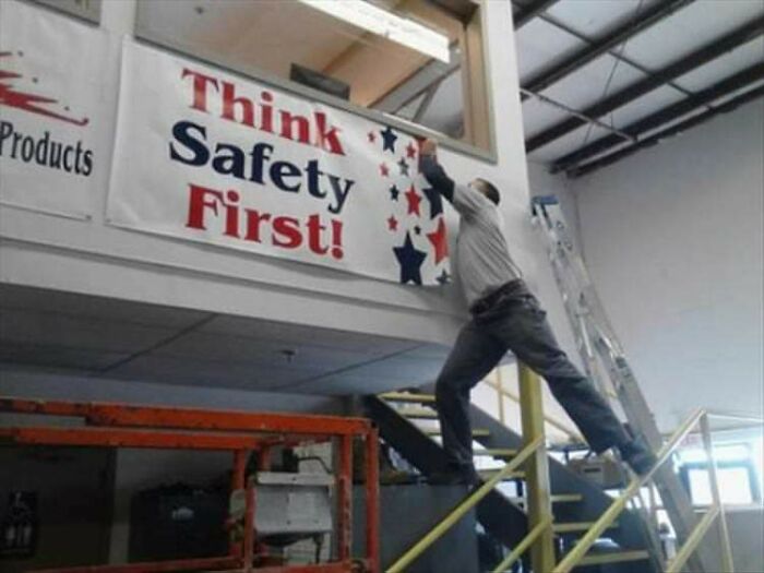 56 Hilarious Photos People Managed To Take Before Disaster Struck 56 Hilarious Photos People Managed To Take Before Disaster Struck