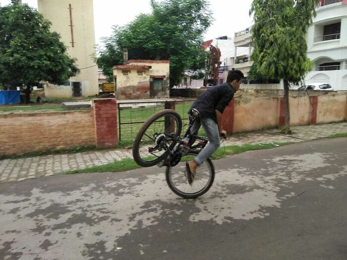 56 Hilarious Photos People Managed To Take Before Disaster Struck 56 Hilarious Photos People Managed To Take Before Disaster Struck