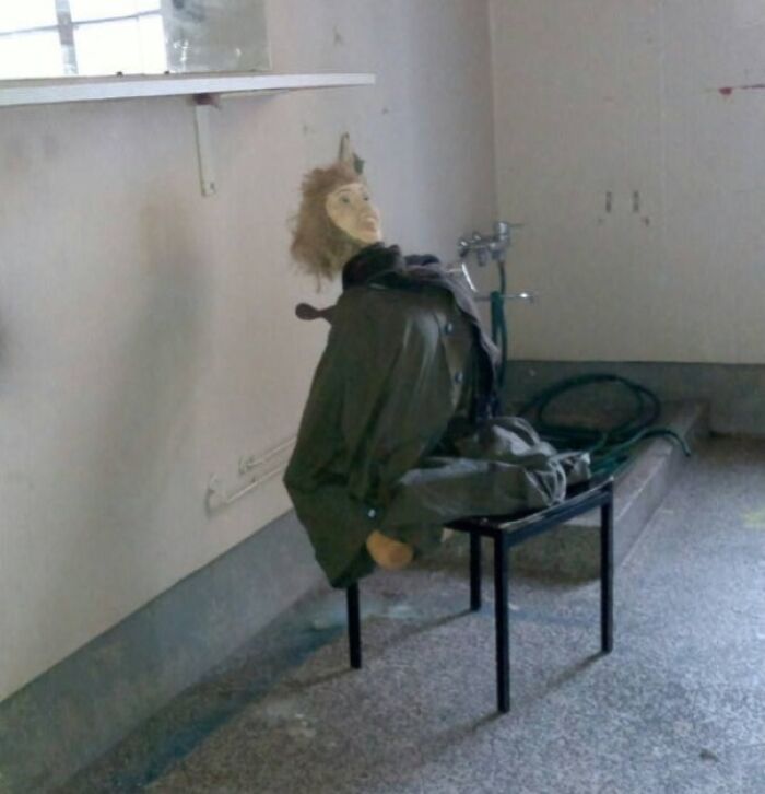 96 Jobs That Should Pay More Based On These Creepy And Unsettling Photos That Workers Took (New Pics) 96 Jobs That Should Pay More Based On These Creepy And Unsettling Photos That Workers Took (New Pics)