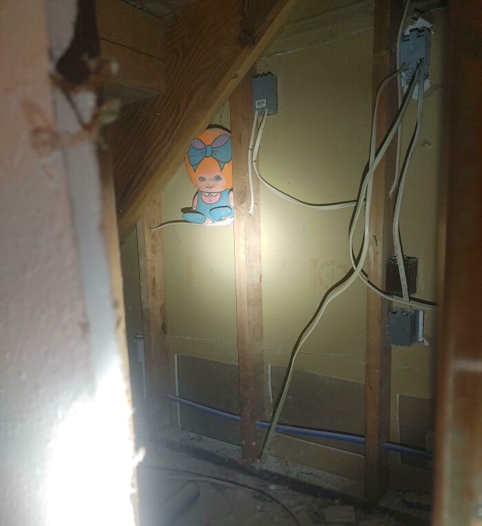 96 Jobs That Should Pay More Based On These Creepy And Unsettling Photos That Workers Took (New Pics) 96 Jobs That Should Pay More Based On These Creepy And Unsettling Photos That Workers Took (New Pics)