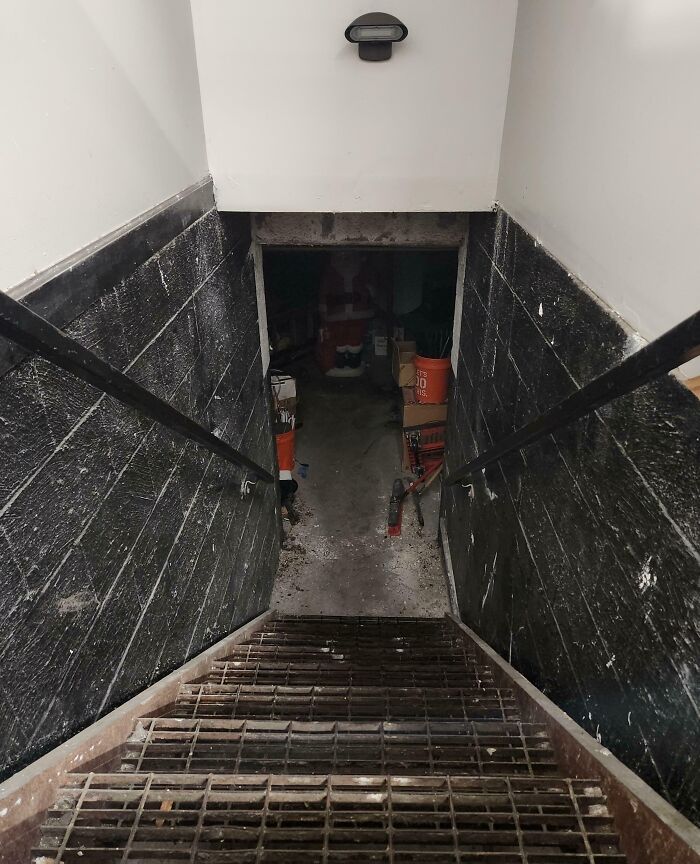 96 Jobs That Should Pay More Based On These Creepy And Unsettling Photos That Workers Took (New Pics) 96 Jobs That Should Pay More Based On These Creepy And Unsettling Photos That Workers Took (New Pics)