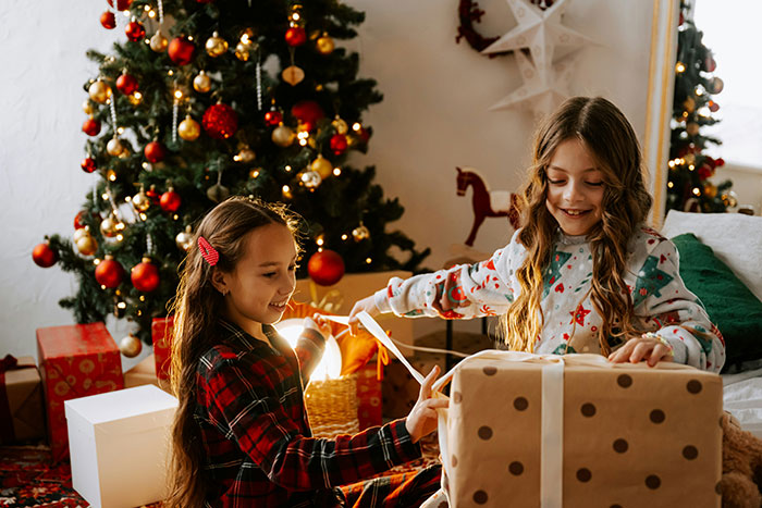 Man Gets Revenge On Sister For Years Of “Nephew” Gifts By Giving Her A Portrait Of His Dog Man Gets Revenge On Sister For Years Of “Nephew” Gifts By Giving Her A Portrait Of His Dog