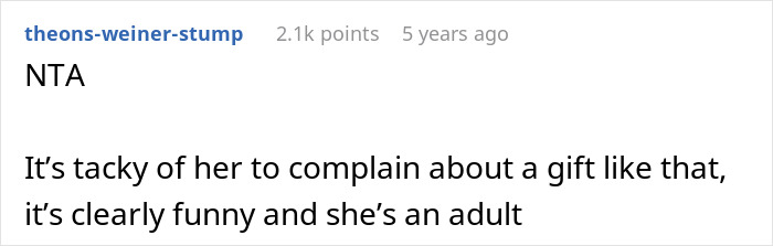 Man Gets Revenge On Sister For Years Of “Nephew” Gifts By Giving Her A Portrait Of His Dog Man Gets Revenge On Sister For Years Of “Nephew” Gifts By Giving Her A Portrait Of His Dog