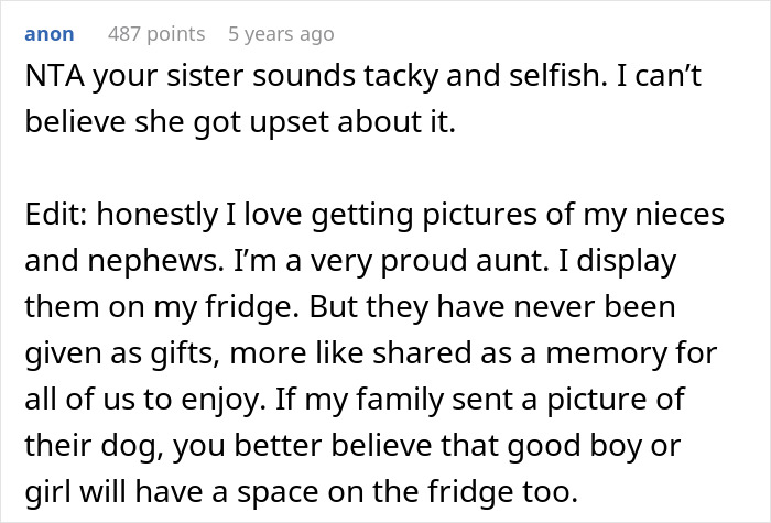Man Gets Revenge On Sister For Years Of “Nephew” Gifts By Giving Her A Portrait Of His Dog Man Gets Revenge On Sister For Years Of “Nephew” Gifts By Giving Her A Portrait Of His Dog