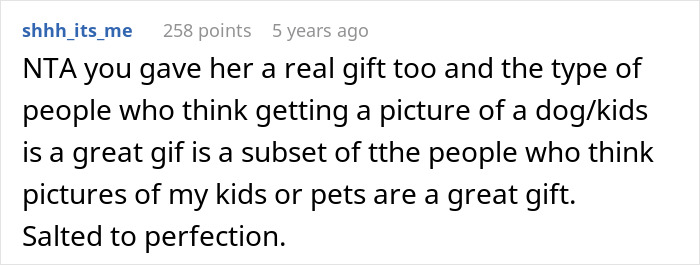 Man Gets Revenge On Sister For Years Of “Nephew” Gifts By Giving Her A Portrait Of His Dog Man Gets Revenge On Sister For Years Of “Nephew” Gifts By Giving Her A Portrait Of His Dog