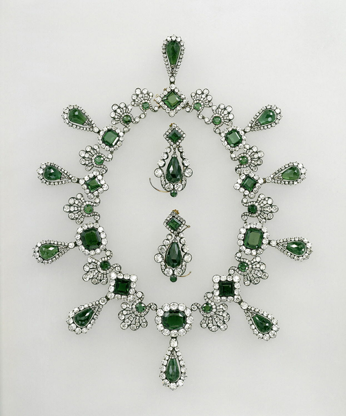 America’s Most Notorious Jewel Thief Blasts Louvre Robbers, Reveals Disturbing Smuggling Trick
