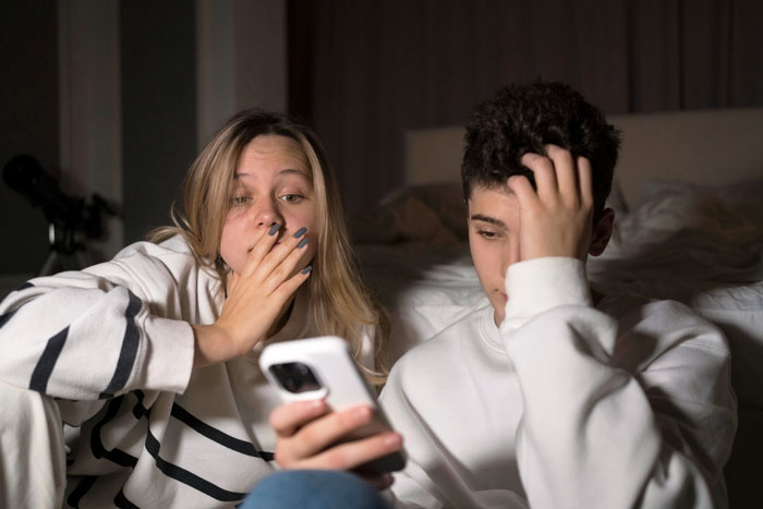 Parents Make 24YO Believe That She’s Adopted, She’s Horrified After Learning The Truth Via DNA Test Parents Make 24YO Believe That She’s Adopted, She’s Horrified After Learning The Truth Via DNA Test