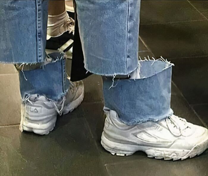 80 Chaotic Images Where “Things Only Get Weirder” The Longer You Look (New Pics) 80 Chaotic Images Where “Things Only Get Weirder” The Longer You Look (New Pics)