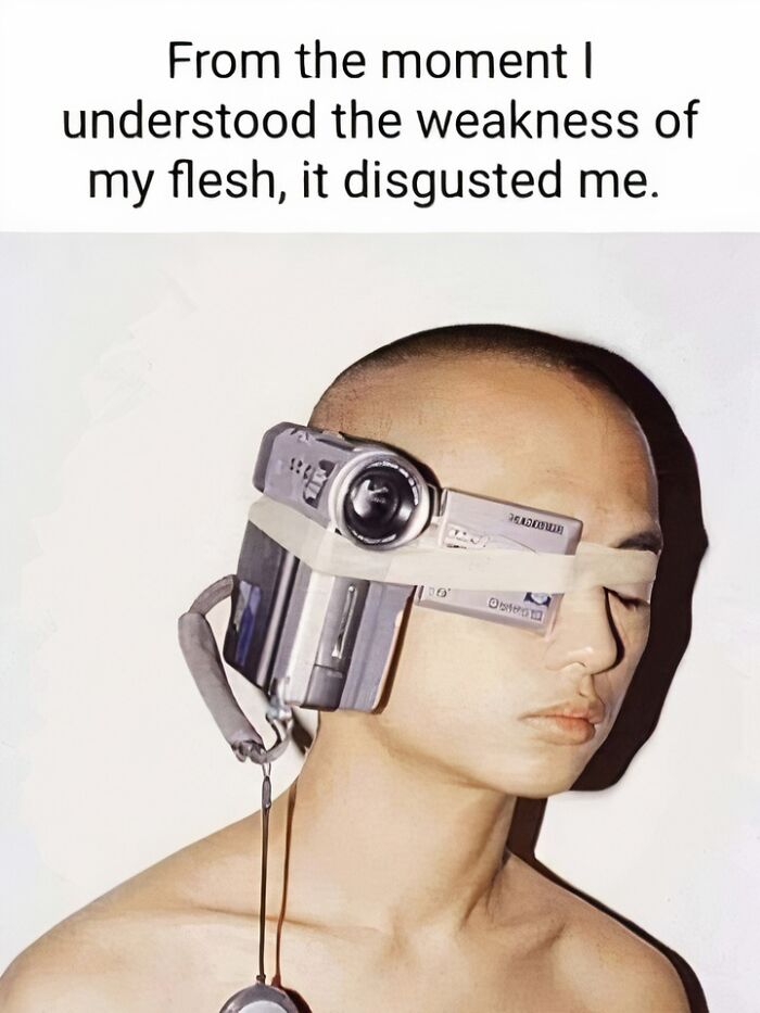 80 Chaotic Images Where “Things Only Get Weirder” The Longer You Look (New Pics) 80 Chaotic Images Where “Things Only Get Weirder” The Longer You Look (New Pics)