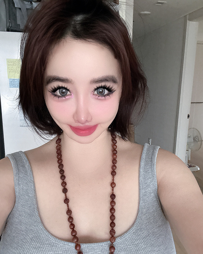 K-Pop Icon Park Bom Reveals Heartbreaking Reason Behind Drastic Plastic Surgery Transformation K-Pop Icon Park Bom Reveals Heartbreaking Reason Behind Drastic Plastic Surgery Transformation