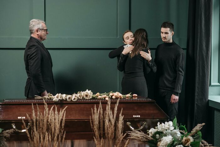 Hubby Makes MIL’s Death About Himself, Gets Fixated On Wife’s Ex Showing Up To The Funeral Hubby Makes MIL’s Death About Himself, Gets Fixated On Wife’s Ex Showing Up To The Funeral