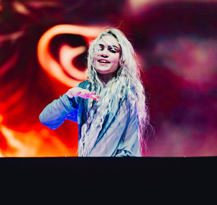 “Ringworm”: Elon Musk’s Ex Grimes Stuns Fans With “Insane” Face Tattoo “Ringworm”: Elon Musk’s Ex Grimes Stuns Fans With “Insane” Face Tattoo