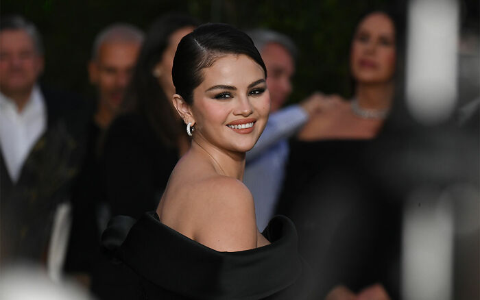 “Absolute Tragedy”: Fans Question Selena Gomez’s New ‘Voldemort’ Look Amid Botox Rumors “Absolute Tragedy”: Fans Question Selena Gomez’s New ‘Voldemort’ Look Amid Botox Rumors