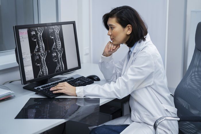 53 Doctors Reveal The Most Dangerous Mistakes They’ve Ever Had To Fix 53 Doctors Reveal The Most Dangerous Mistakes They’ve Ever Had To Fix