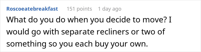 Woman Refuses To Pay Half Price For New Couch As Heavier Roommate Wore Out The Old One More Woman Refuses To Pay Half Price For New Couch As Heavier Roommate Wore Out The Old One More