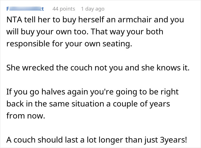 Woman Refuses To Pay Half Price For New Couch As Heavier Roommate Wore Out The Old One More Woman Refuses To Pay Half Price For New Couch As Heavier Roommate Wore Out The Old One More