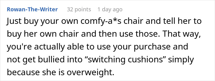 Woman Refuses To Pay Half Price For New Couch As Heavier Roommate Wore Out The Old One More Woman Refuses To Pay Half Price For New Couch As Heavier Roommate Wore Out The Old One More