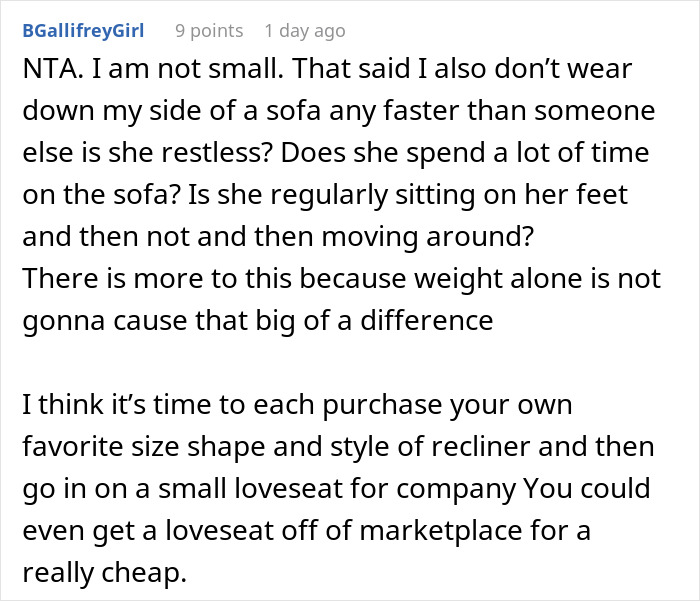 Woman Refuses To Pay Half Price For New Couch As Heavier Roommate Wore Out The Old One More Woman Refuses To Pay Half Price For New Couch As Heavier Roommate Wore Out The Old One More