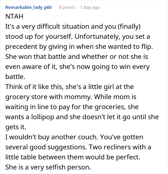 Woman Refuses To Pay Half Price For New Couch As Heavier Roommate Wore Out The Old One More Woman Refuses To Pay Half Price For New Couch As Heavier Roommate Wore Out The Old One More