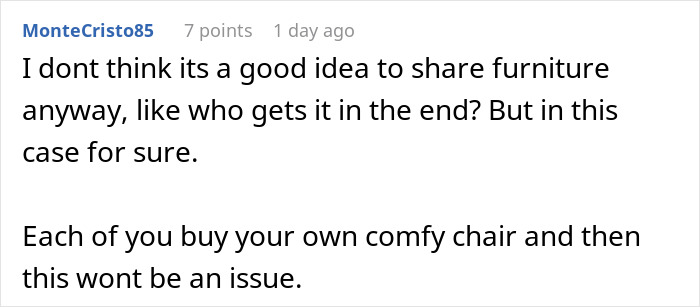 Woman Refuses To Pay Half Price For New Couch As Heavier Roommate Wore Out The Old One More Woman Refuses To Pay Half Price For New Couch As Heavier Roommate Wore Out The Old One More