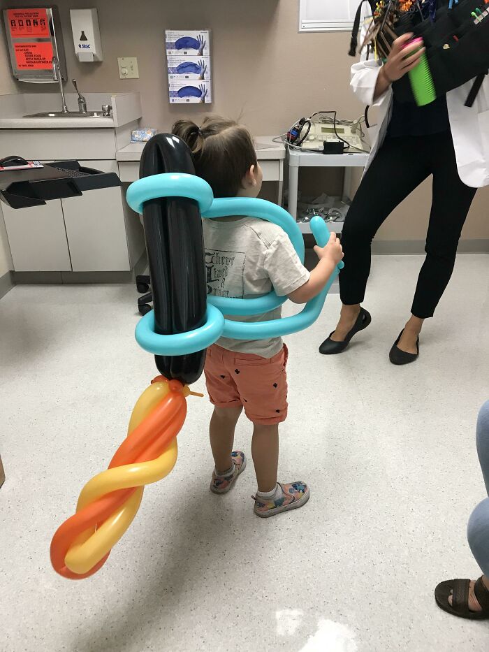 63 Hilarious And Wholesome Things Doctors Did To Put Their Patients At Ease (New Pics) 63 Hilarious And Wholesome Things Doctors Did To Put Their Patients At Ease (New Pics)