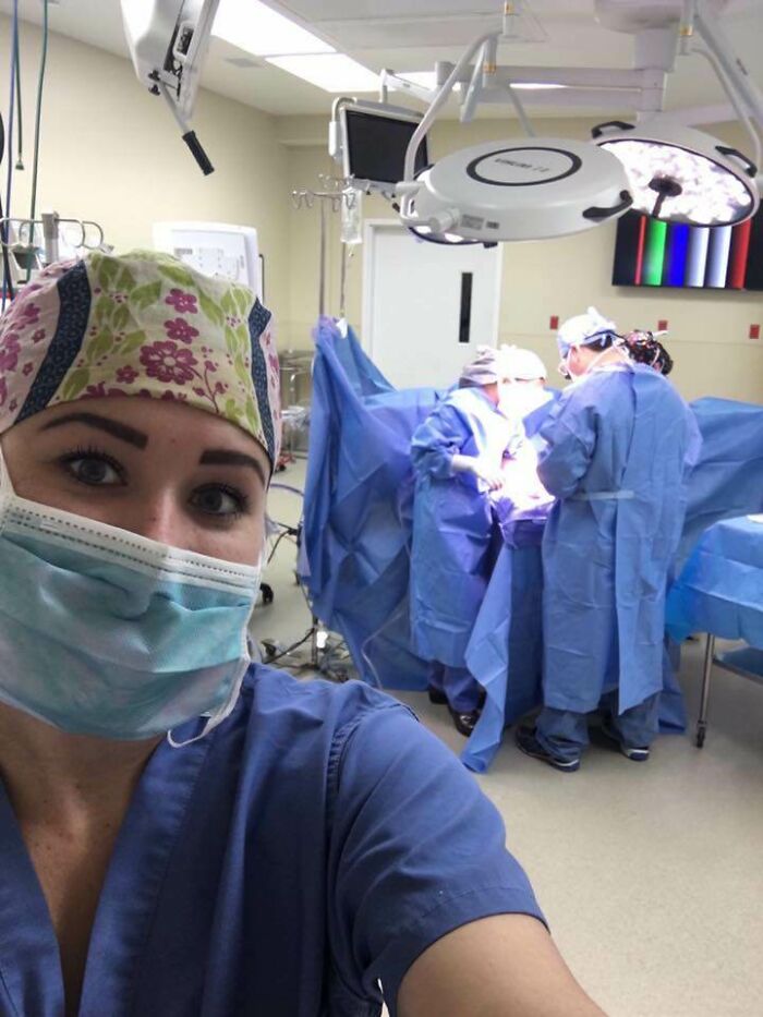 63 Hilarious And Wholesome Things Doctors Did To Put Their Patients At Ease (New Pics) 63 Hilarious And Wholesome Things Doctors Did To Put Their Patients At Ease (New Pics)