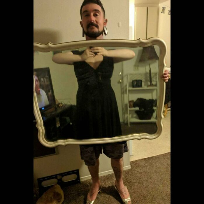 82 Hilarious Times People Tried To Sell A Mirror, But It Was Really The Reflection That Sold It (New Pics) 82 Hilarious Times People Tried To Sell A Mirror, But It Was Really The Reflection That Sold It (New Pics)