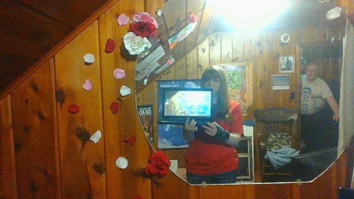 82 Hilarious Times People Tried To Sell A Mirror, But It Was Really The Reflection That Sold It (New Pics) 82 Hilarious Times People Tried To Sell A Mirror, But It Was Really The Reflection That Sold It (New Pics)
