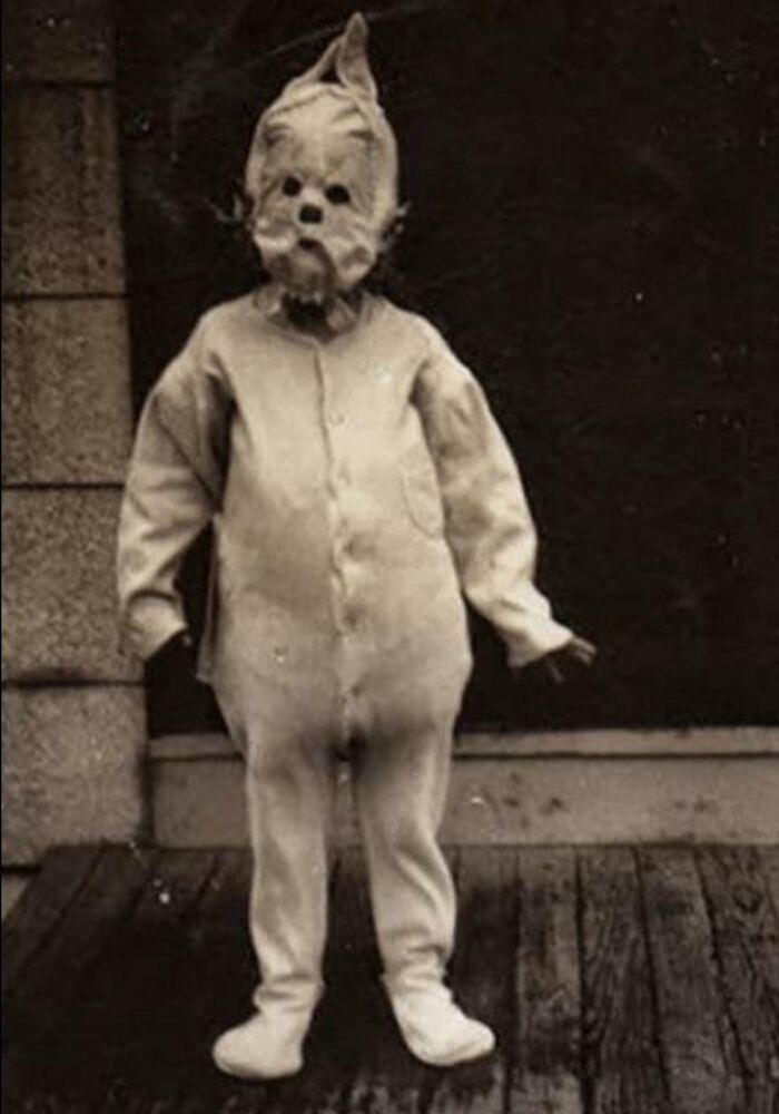 50 Halloween Costumes From The Past That Are Equal Parts Terrifying And Impressive 50 Halloween Costumes From The Past That Are Equal Parts Terrifying And Impressive