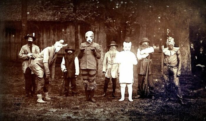 50 Halloween Costumes From The Past That Are Equal Parts Terrifying And Impressive 50 Halloween Costumes From The Past That Are Equal Parts Terrifying And Impressive