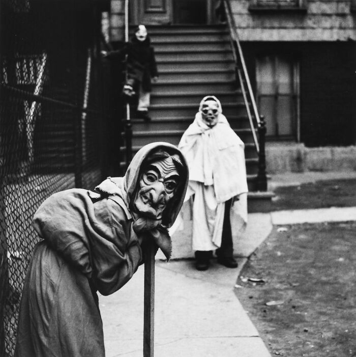 50 Halloween Costumes From The Past That Are Equal Parts Terrifying And Impressive 50 Halloween Costumes From The Past That Are Equal Parts Terrifying And Impressive