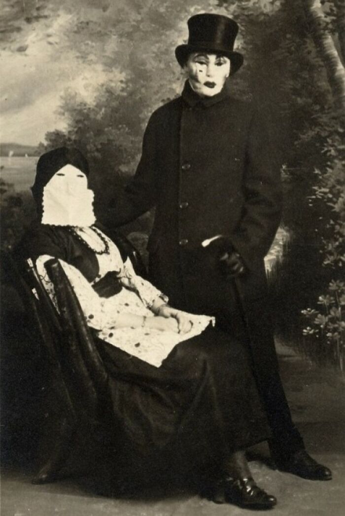 50 Halloween Costumes From The Past That Are Equal Parts Terrifying And Impressive 50 Halloween Costumes From The Past That Are Equal Parts Terrifying And Impressive